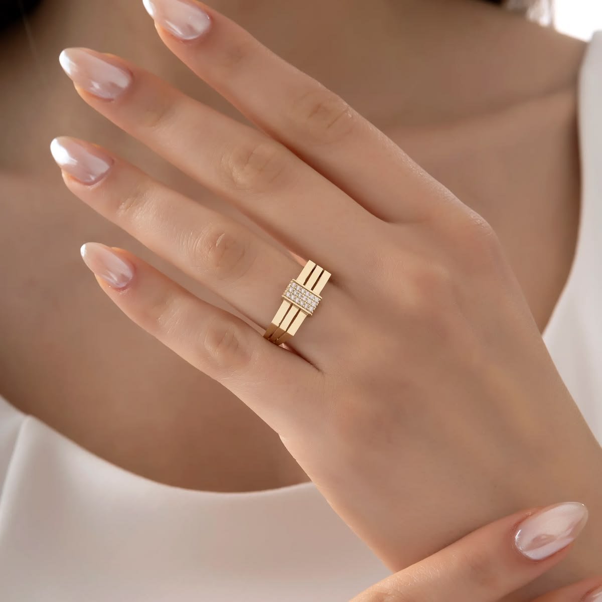 Ladies Finger Ring